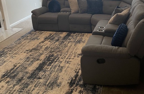 Union City House | Cheerful, spacious, clean and quiet home