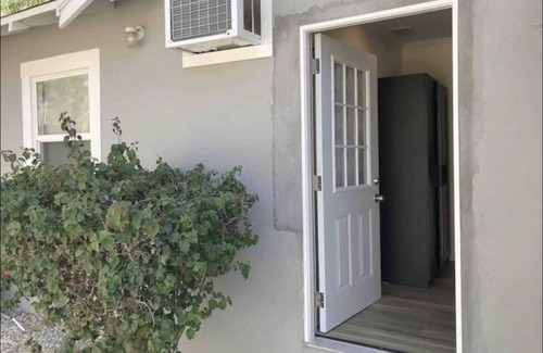 Monrovia House | Cheerful Studio Monrovia Old Town/Pasadena/COH