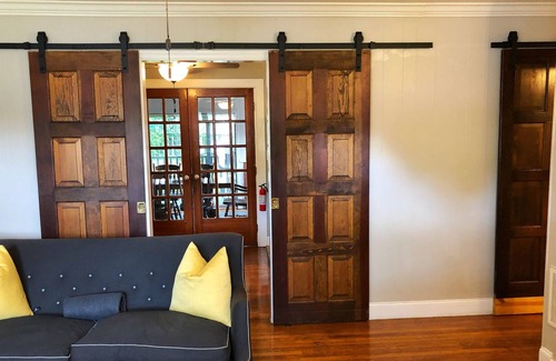Summerville House | Cheerful Summerville Home in a Convenient Location