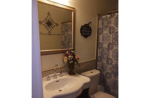 West Pensacola House | Cheerful three bedroom home in Pensacola Fla