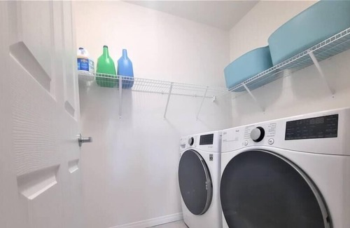 Silverado House | Cheerful Three bedroom Home by Park