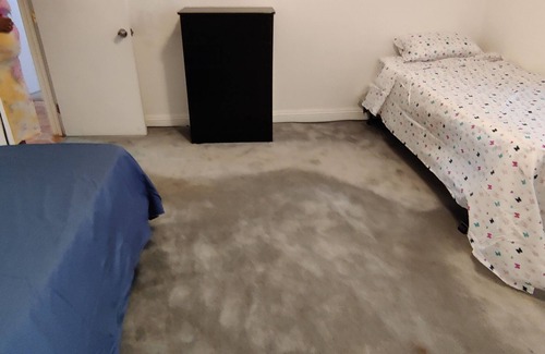 California City House | Cheerful Vacation 4 bedroom Family Home /Pool,Near Race Track, Golf ,Crews,Base.