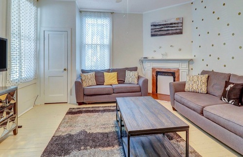 Dixon Park Apartment | Cheerful Victorian District Digs Near Forsyth w/ Courtyard by Lucky Savannah