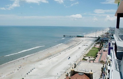 Seabreeze Historic District Condo | Cheerleader Special - 2 BR Lockoff Ocean Front - Club Wyndham Ocean Walk #5