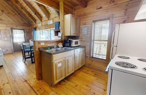 Townsend Cabin | Chelle's Sanctuary: Pet Friendly, Free Attraction Tickets, Hot Tub, Fire Pit, & Great Views