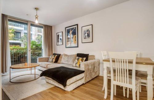 Sands End Apartment | Chelsea Chic: An Upscale and Modern Flat