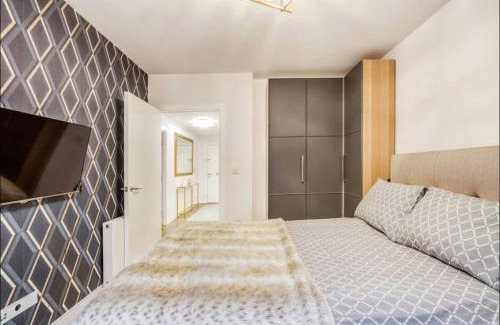 Sands End Apartment | Chelsea Chic: An Upscale and Modern Flat