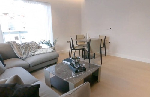 Sands End Apartment | Chelsea Harbour 2-Bed Apartment in London