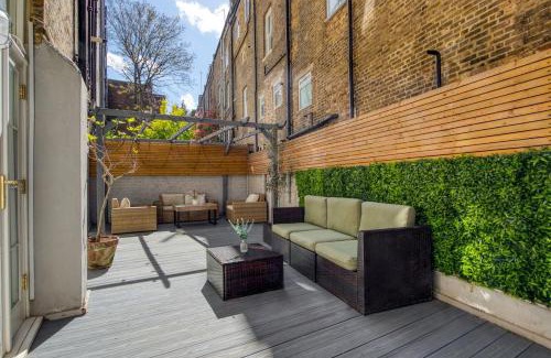 Redcliffe Apartment | Chelsea Hideaway 2BR Private Patio