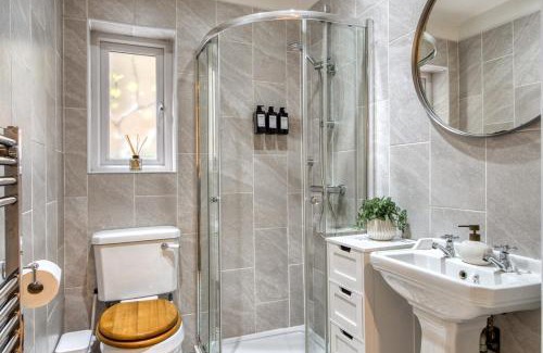 Redcliffe Apartment | Chelsea Hideaway 2BR Private Patio