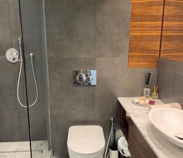 Chelsea Harbour Apartment | Chelsea Pad by condokeeper