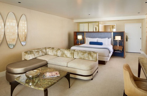 Norma Triangle Hotel | Chelsea Suite at The London West Hollywood with Rooftop Pool Near Rodeo Drive