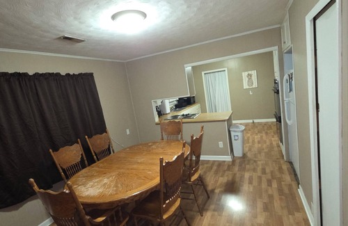 Rogersville House | Chelsy's Countryside Getaway 3BR near Rogersville