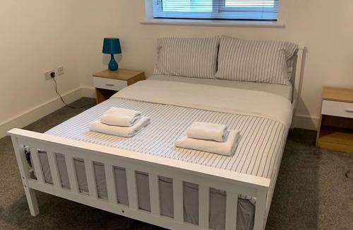 Folkestone Apartment | Cheriton Gardens - Modern 1 Bedroom Apartment In the Heart Of Folkestone