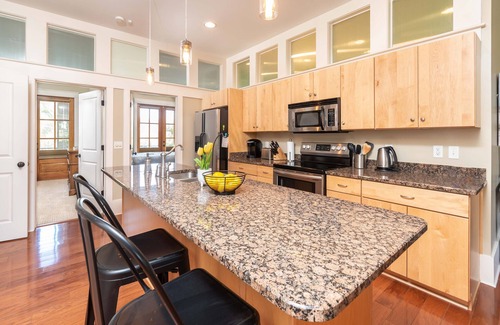 Habersham Condo | Cherokee Farms Flat - New Listing in Habersham