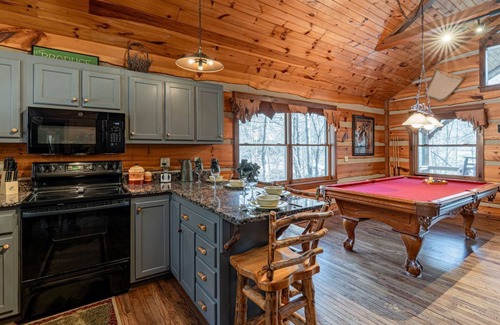 Topton Cabin | Cherokee Lodge-Pet Friendly, Luxury Log Cabin Rental, Hot Tub, 2 Fireplaces, Fishing- Nantahala NC.
