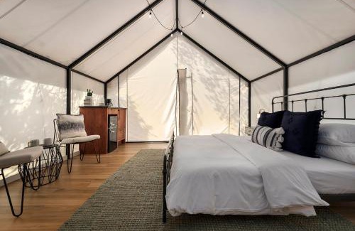 Fredericksburg Other | Cherry Cove Glamping W Hot tub AND Cowboy Pool