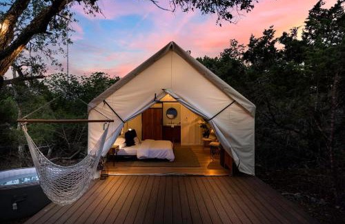 Fredericksburg Other | Cherry Cove Glamping W Hot tub AND Cowboy Pool
