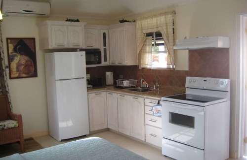 Marine Gardens Cottage | Cherry Garden Villa Cottage pool in the desirable Rockley Beach location