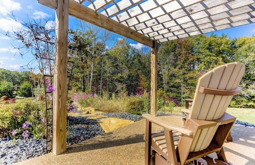 New Plymouth Cabin | Cherry Ridge Retreat -The Observatory Romantic Pool Cabin with hot tub and cold plunge!