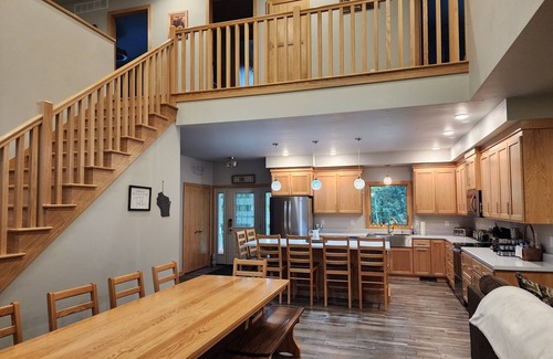 Algoma House | Cherry Tree House - located on 10 acres - only 5 minutes from Algoma.