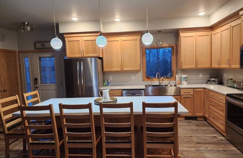 Algoma House | Cherry Tree House - located on 10 acres - only 5 minutes from Algoma.