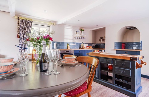 North Creake Cottage | Cherryhill - sleeps 5 guests in 3 bedrooms