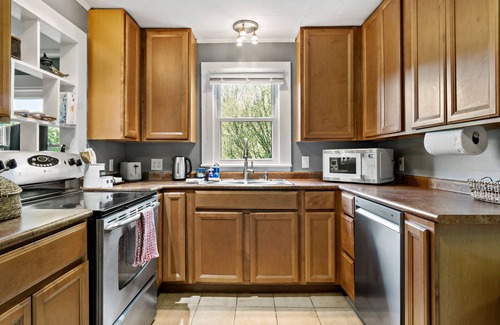 Woodfin House | {Cheryl's Blackstone Retreat} A quiet place with ultimate convenience to explore