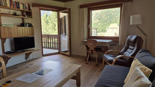 Pontresina Apartment | Chesa Blais 7