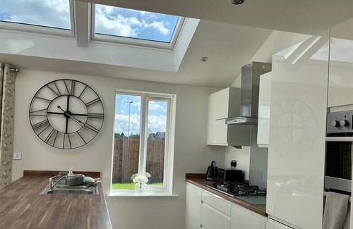 Crewe House | Cheshire East Detached 3Bedroom Central Home, Crewe