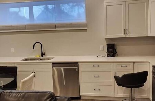Winnipeg Apartment | Chesskings Suites - 2 Bedroom Lariviere Street