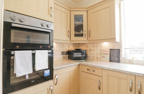 Barrow Cottage | CHESTNUT GRANGE, pet friendly, with hot tub in Barrow, Suffolk