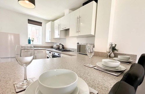 Middlesbrough House | Chestnut House by Blue Skies Stays