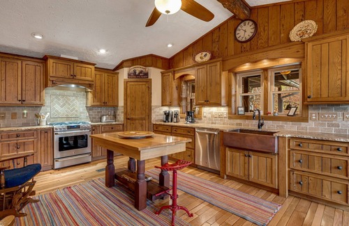 Canton Cabin | Chestnut House: private luxury log cabin with mountain views, trout stream, WiFi