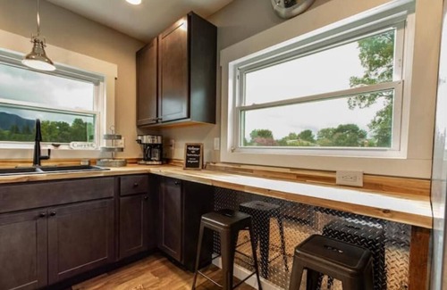 West Canton House | Chestnut Mountain View Cottage