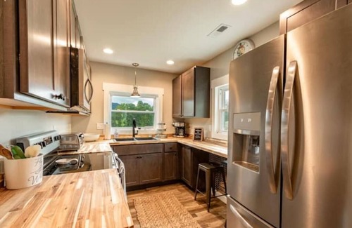 West Canton House | Chestnut Mountain View Cottage