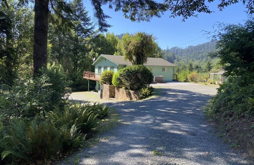 Brookings House | Chetco Riverview! Private! Rejuvenating Hot Tub! King Bed!