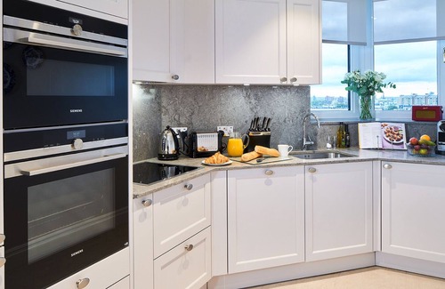 Queen's Gate Apartment | Cheval Thorney Court at Hyde Park