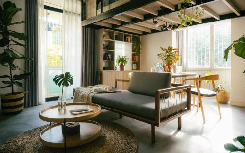Lang Ha Apartment | Chewy Junior Place in Center-Green Balcony- FREE Airport Shuttle-Tours