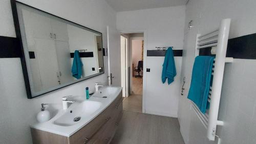Pessac House | Chez LOLO CHAMBRE DOUBLE 14,60 M2