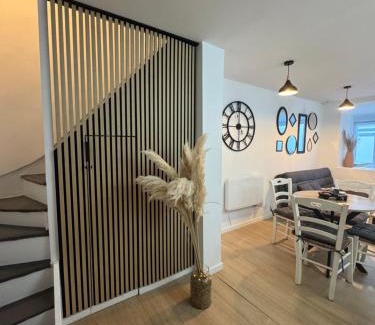 Gare Apartment | Chez Marie et Romain Ferry & Shuttle