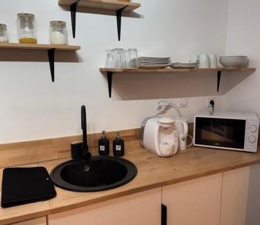 Gare Apartment | Chez Marie et Romain Ferry & Shuttle