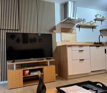 Gare Apartment | Chez Marie et Romain Ferry & Shuttle