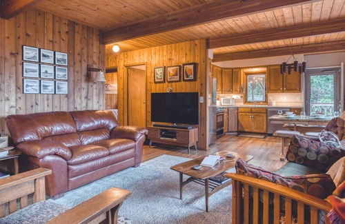 Cloverdale House | Chez Nous Chalet