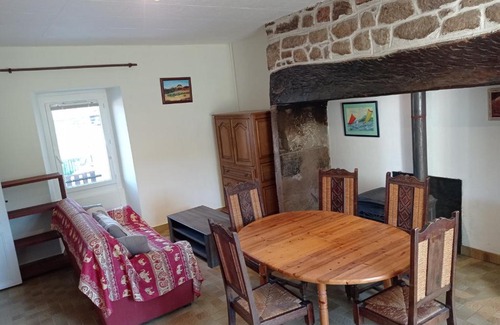 Saint-Bazile-de-Meyssac Apartment | Chez Ophélie