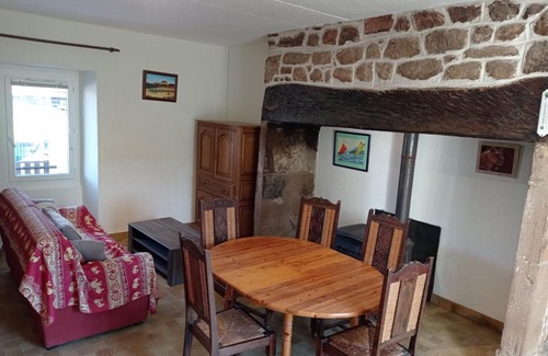 Saint-Bazile-de-Meyssac Apartment | Chez Ophélie