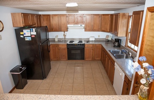 Avon House | Chez-toni 3 Bedroom Cottage by RedAwning