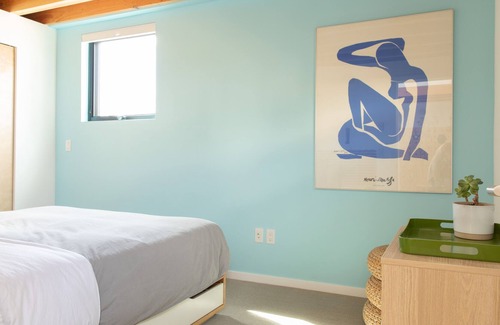 North Beacon Hill Cottage | Chez Wee—Solar Powered Modern Cottage, 3 blocks to light rail