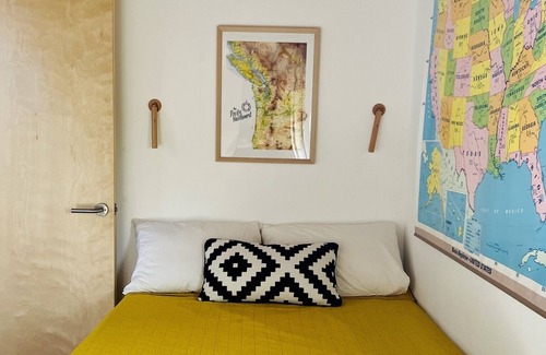 North Beacon Hill Cottage | Chez Wee—Solar Powered Modern Cottage, 3 blocks to light rail