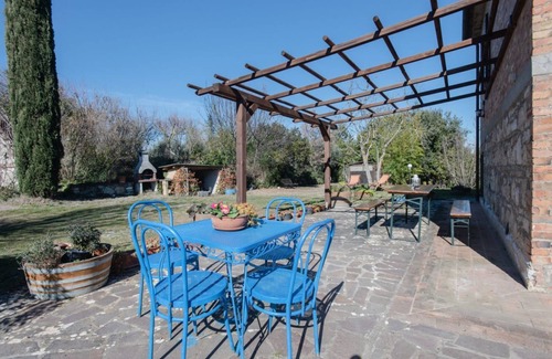 Pianella Apartment | Chiantishire Lovely Cottage with Garden & Parking!